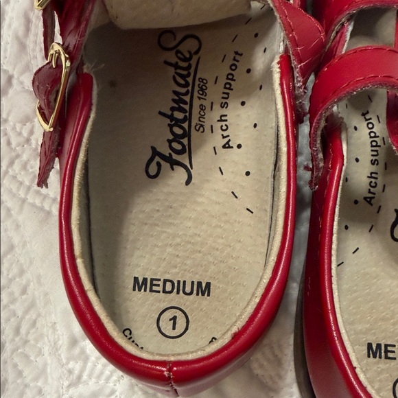 FootMates Classic Red Shoes - Picture 2 of 10